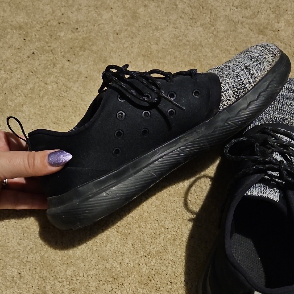 Under Armour Black Shoe Interior with White Size Label - Picture 5 of 8